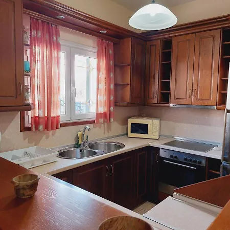 George's Apartment Ýpsos