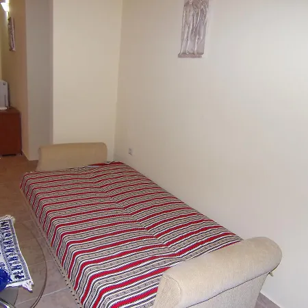 George's Apartment Ýpsos